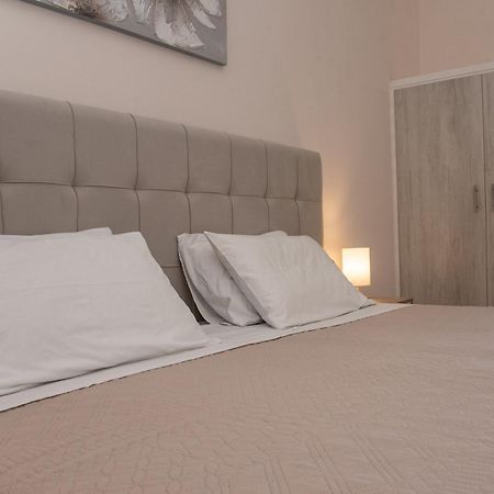Costas Apartments Mesongí Pokoj fotografie