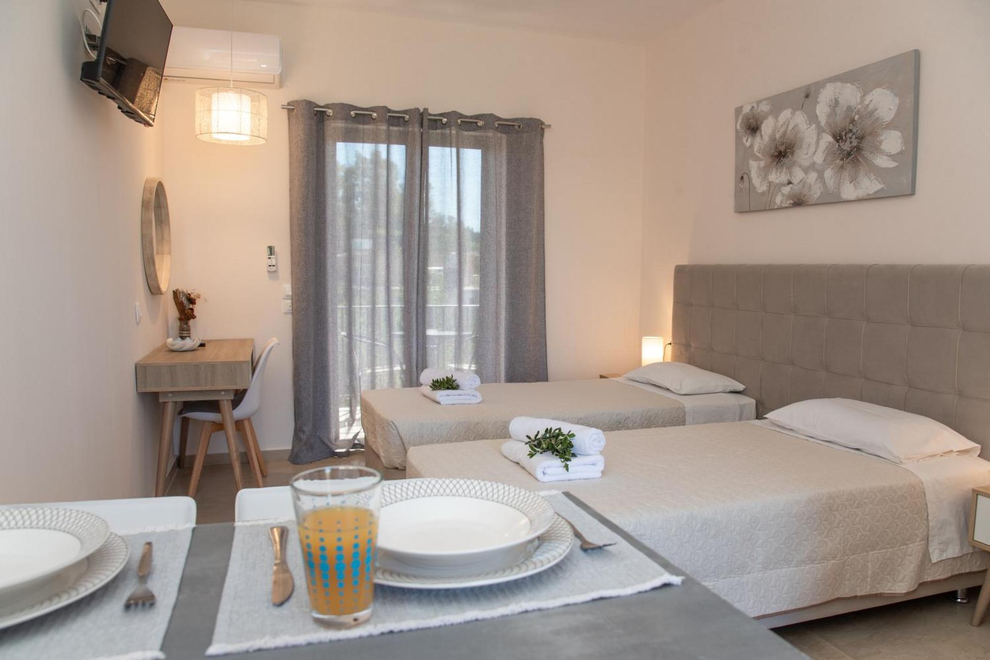 Costas Apartments Mesongí Pokoj fotografie